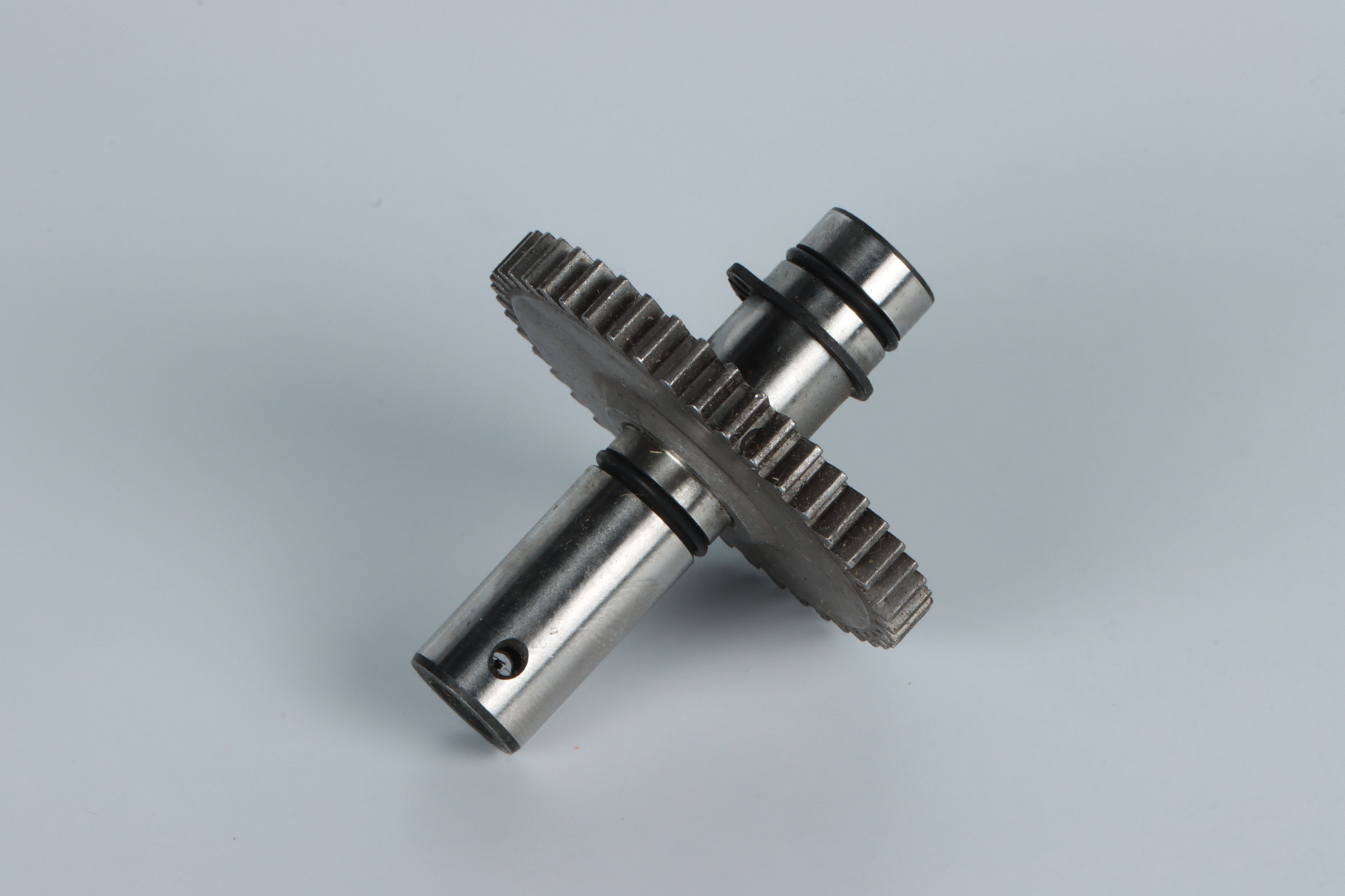 Gear with output shaft. O Rings and snap ring