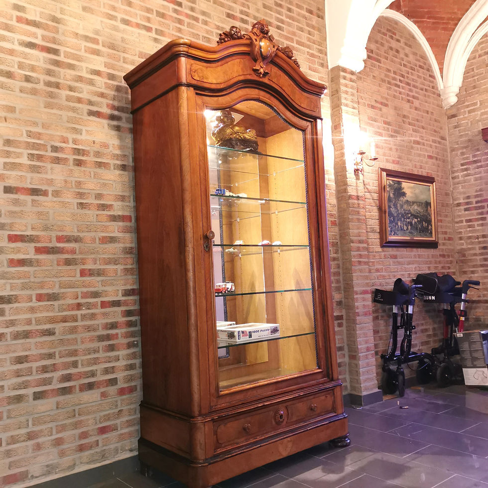 Antieke 1-d vitrinekast met glas (1)