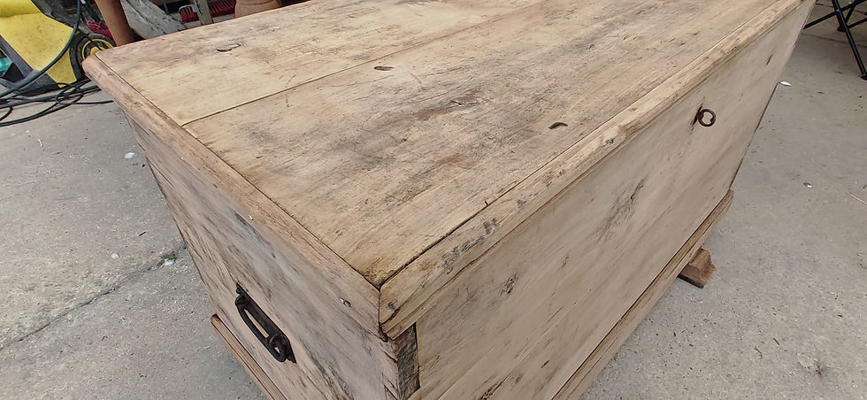 Grote blank houten dekenkist (8)