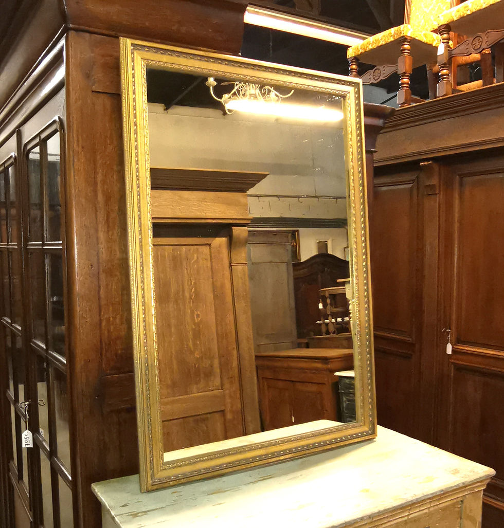 Grote oude spiegel met gouden kader 93 x 63 (1)