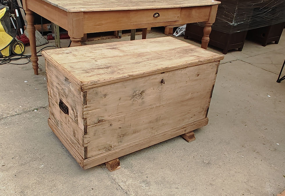 Grote blank houten dekenkist (1)