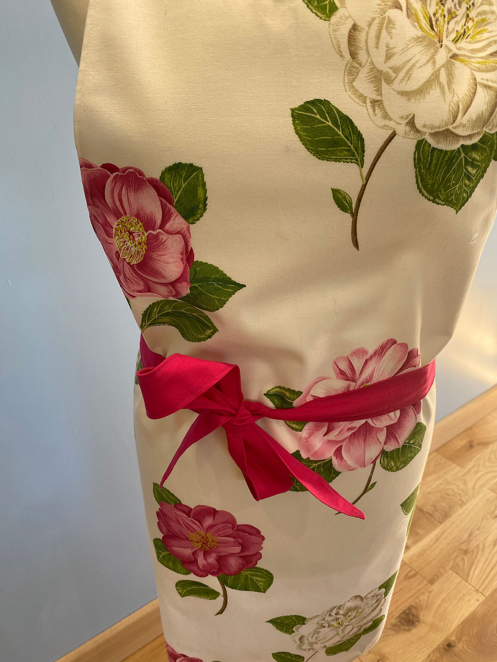 Thumbnail: Pink and white rose apron