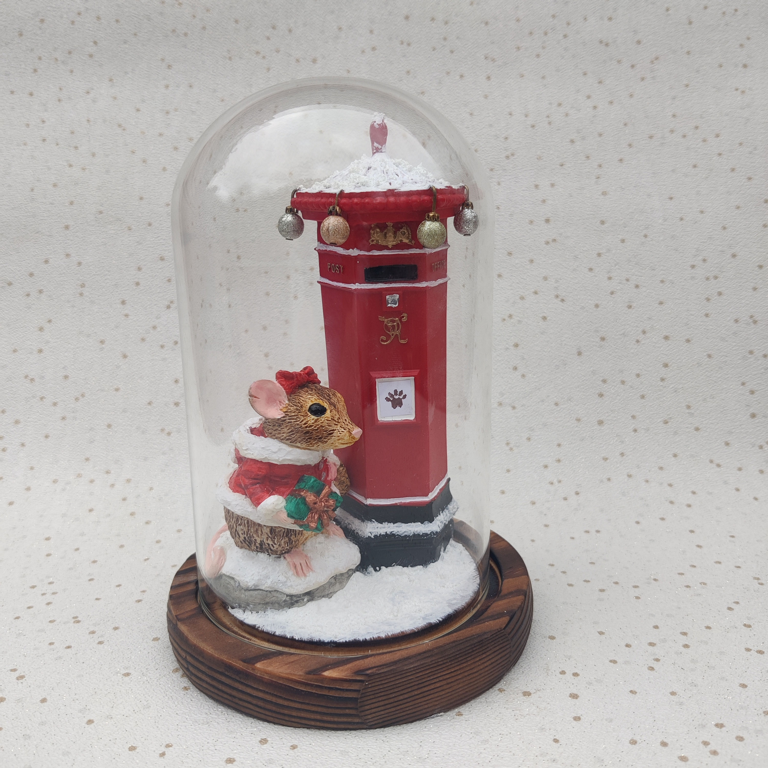 The fancy Post Box glass cloche