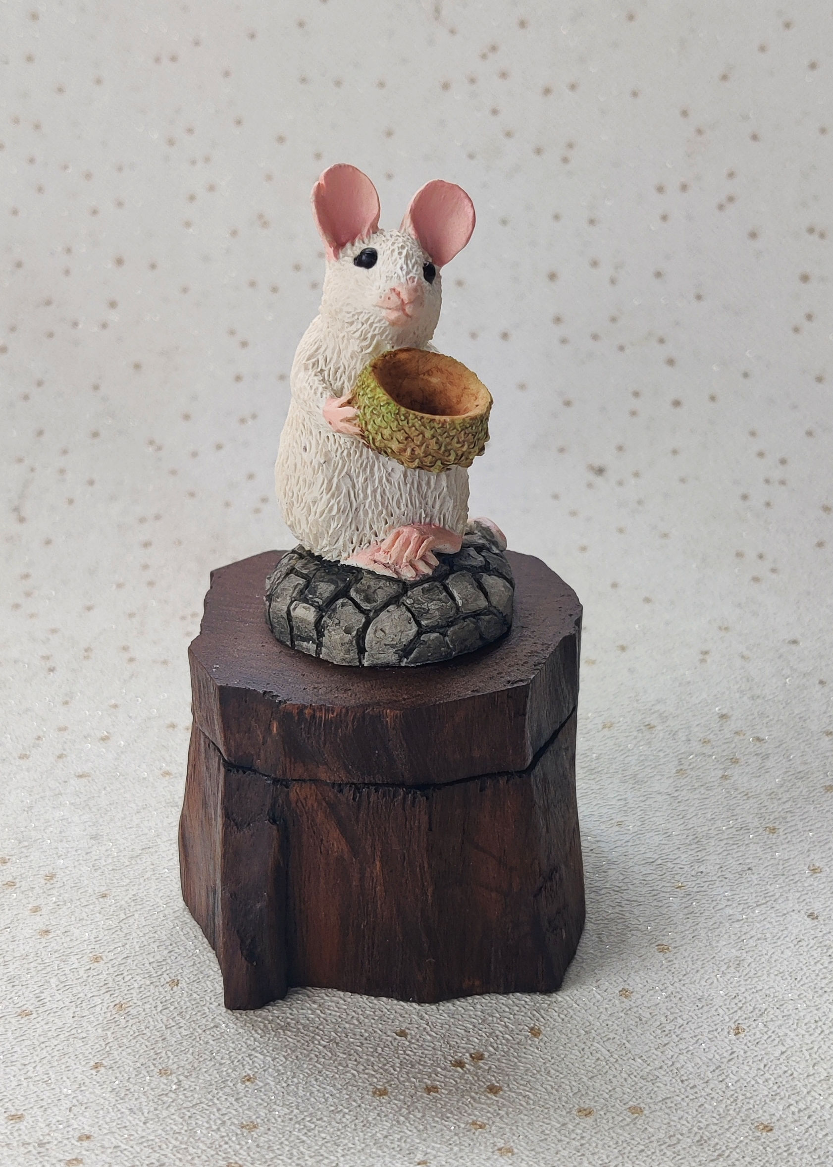 Oliver Acorn guardian box