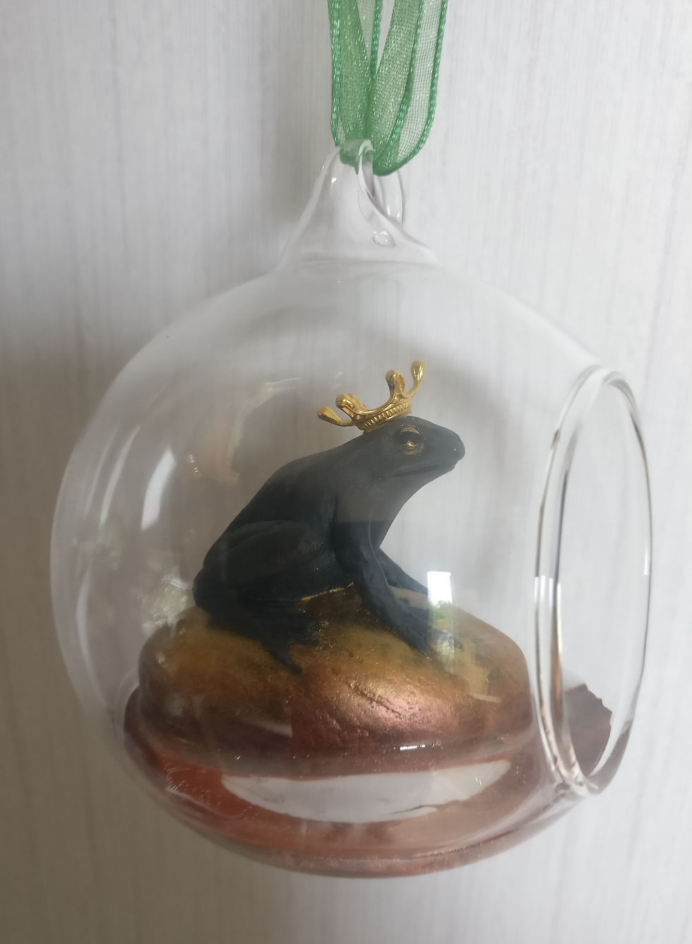 Thumbnail: Frog Prince Glass Bauble