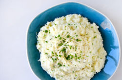 Mashed Cauliflower, Cheese & Chives