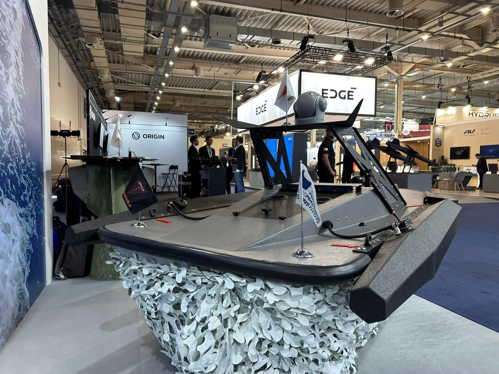 Vessel on the stand