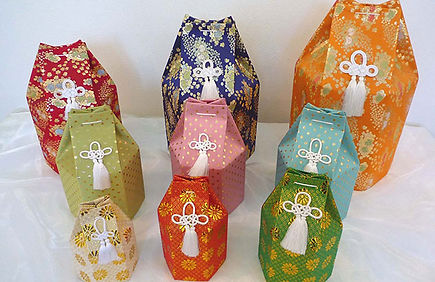 お骨壺と覆い