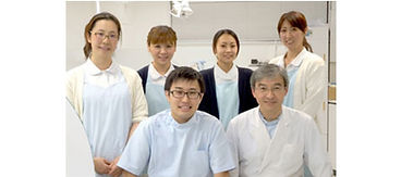 歯医者の苦手な方も安心して受診できるよう、明るい対応と雰囲気作りにスタッフ一同心がけております。