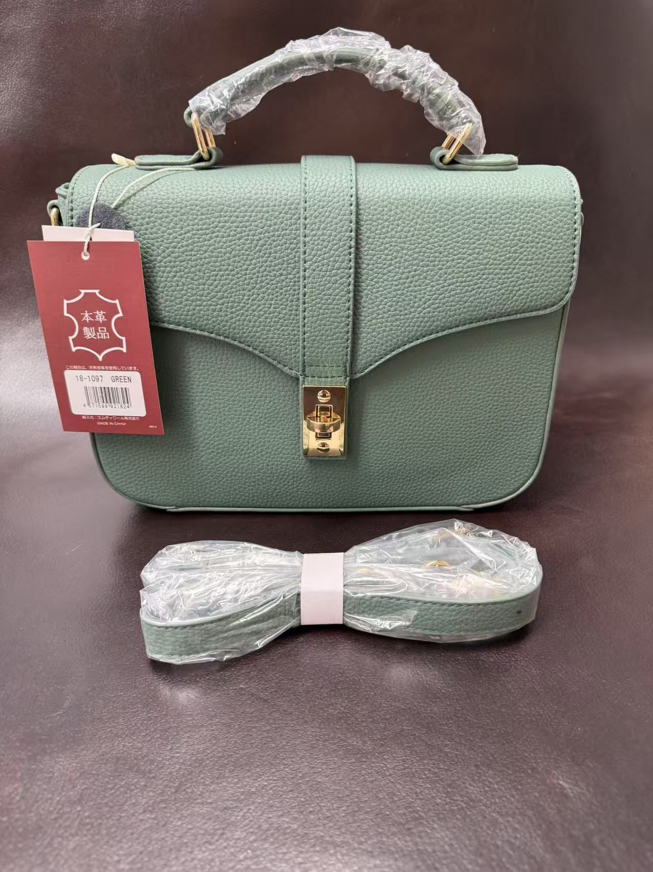 本革ショルダーバッグ レディース　グリーン