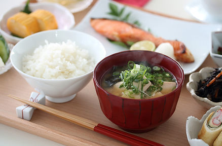 ご飯とみそ汁と鮭