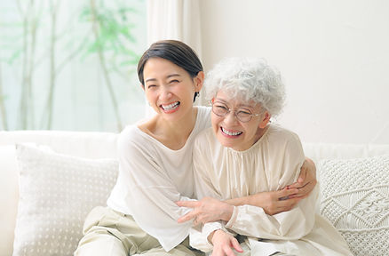 笑顔のシニア親子