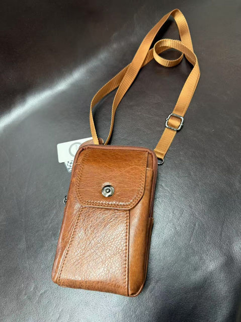 牛革スマホポシェット
