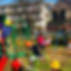 公園で遊ぶ園児