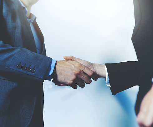 握手するビジネスマン