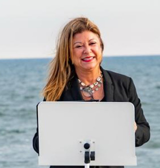 Lauren Pic_edited.jpg