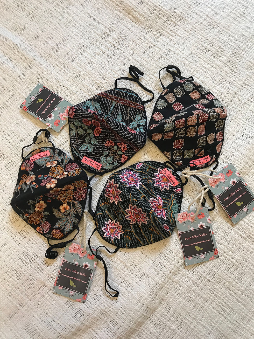 Thumbnail: Bestseller edition -Embroidered mask set - 4 pc