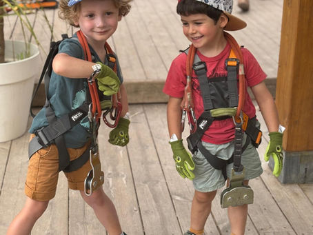 Enfants à l'accrobranche Indian Forest Bouc Bec Air