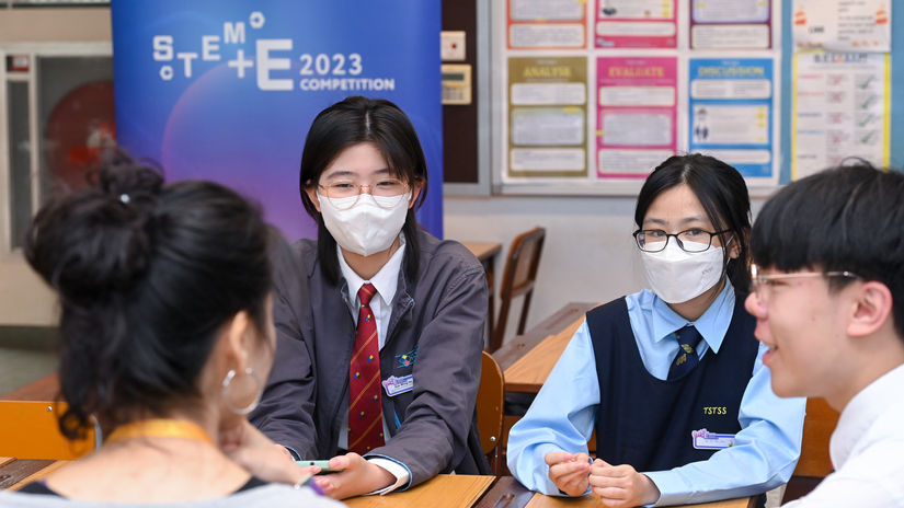 STEM+E 2023_Meeting with Coach_23.jpg