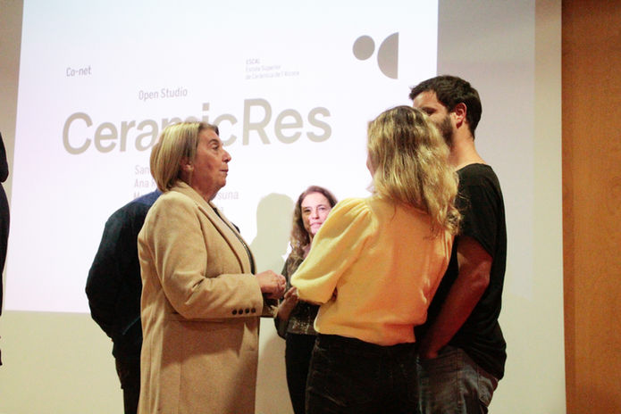 artistas con la regidora de cultura (ana huguet).jpeg