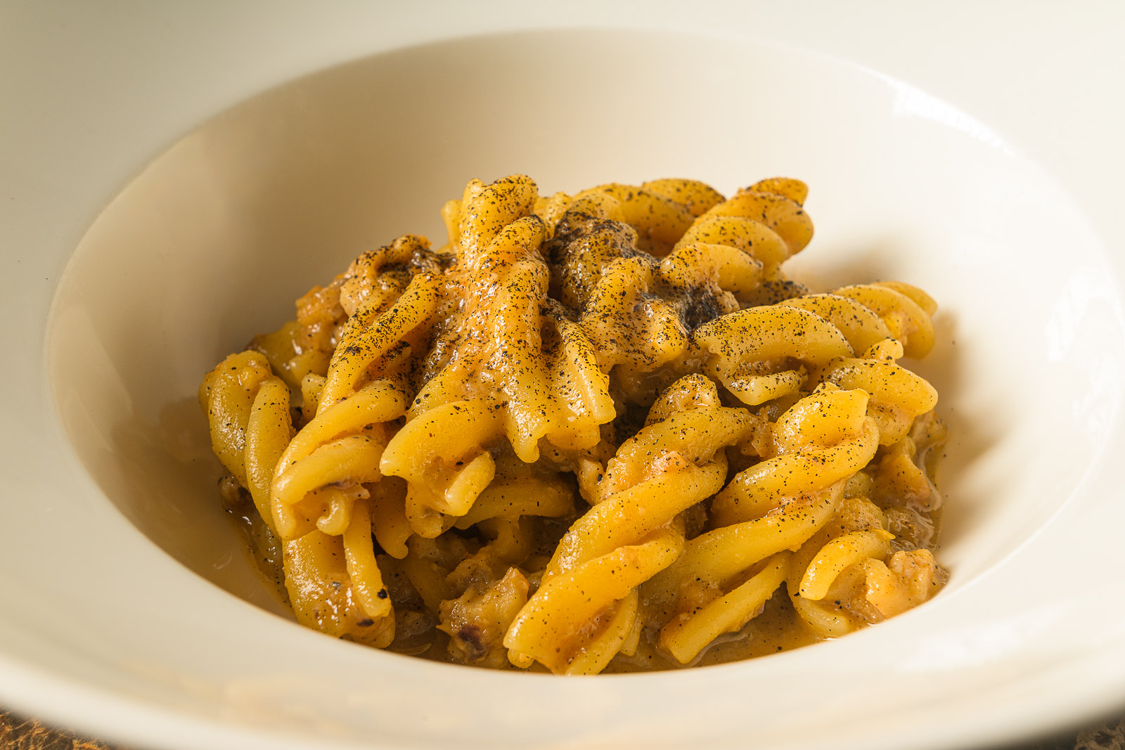 Fusilli alla carbonara di pesce di mare rivisitata gourmet