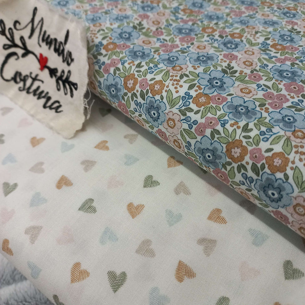 Miniatura: Popelines con corazones y flores para bebé
