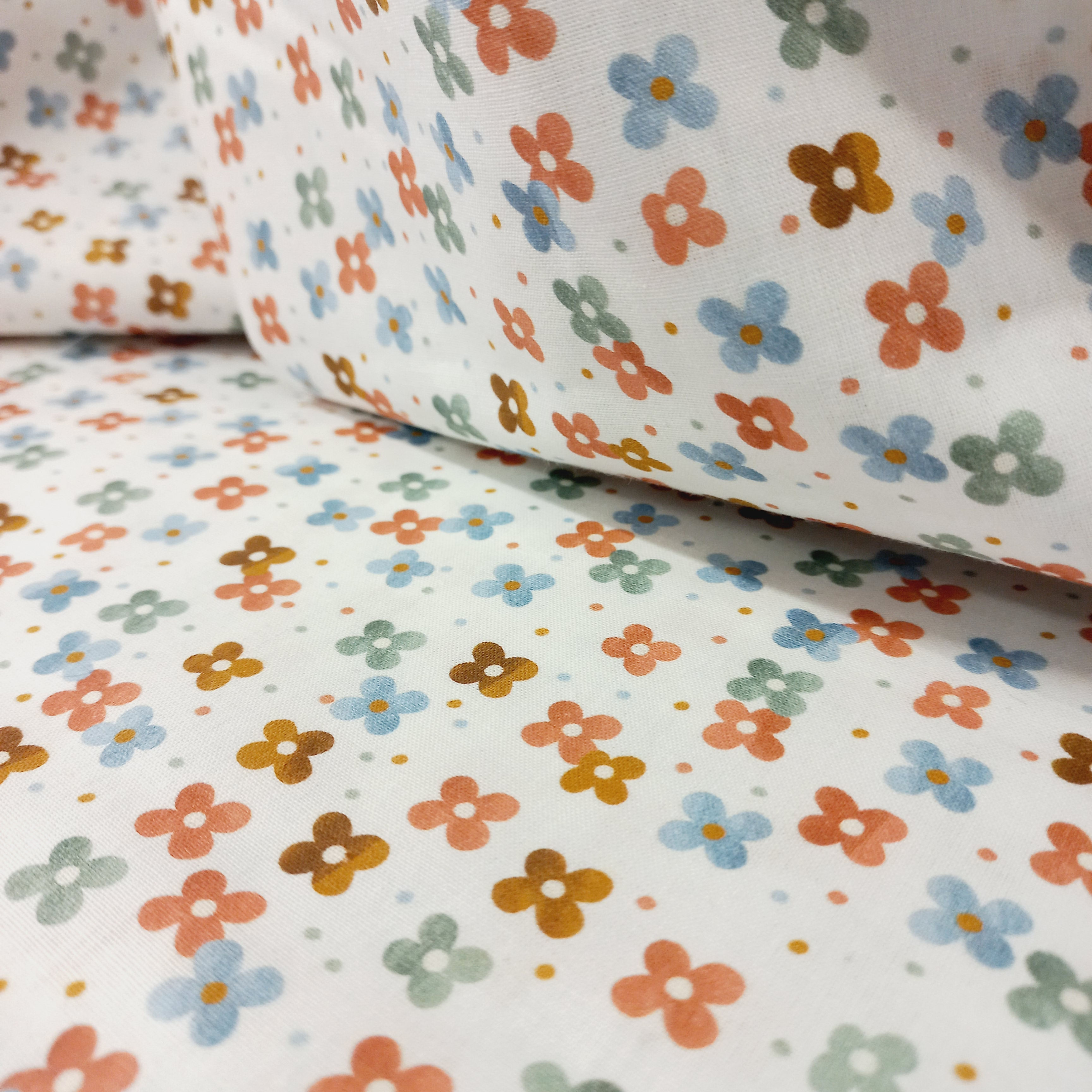 Popelín - Flores cuatro pétalos