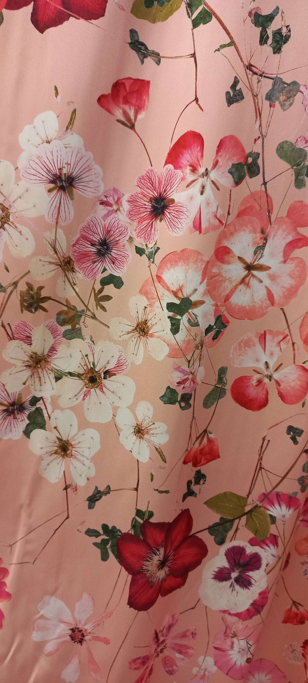 Miniatura: Satén elástico floral fondo salmón
