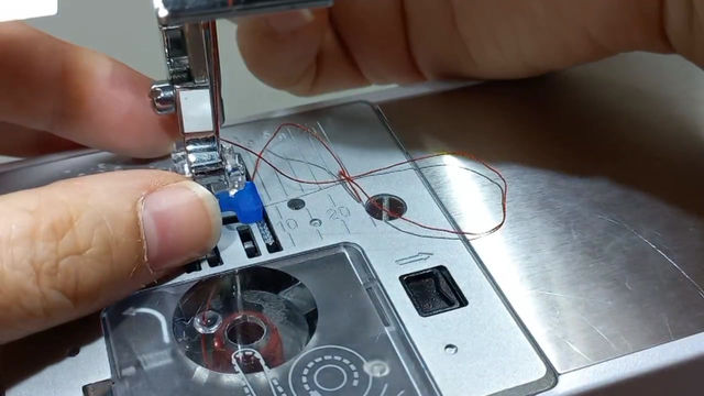 Miniatura: Prensatelas doméstico para botones