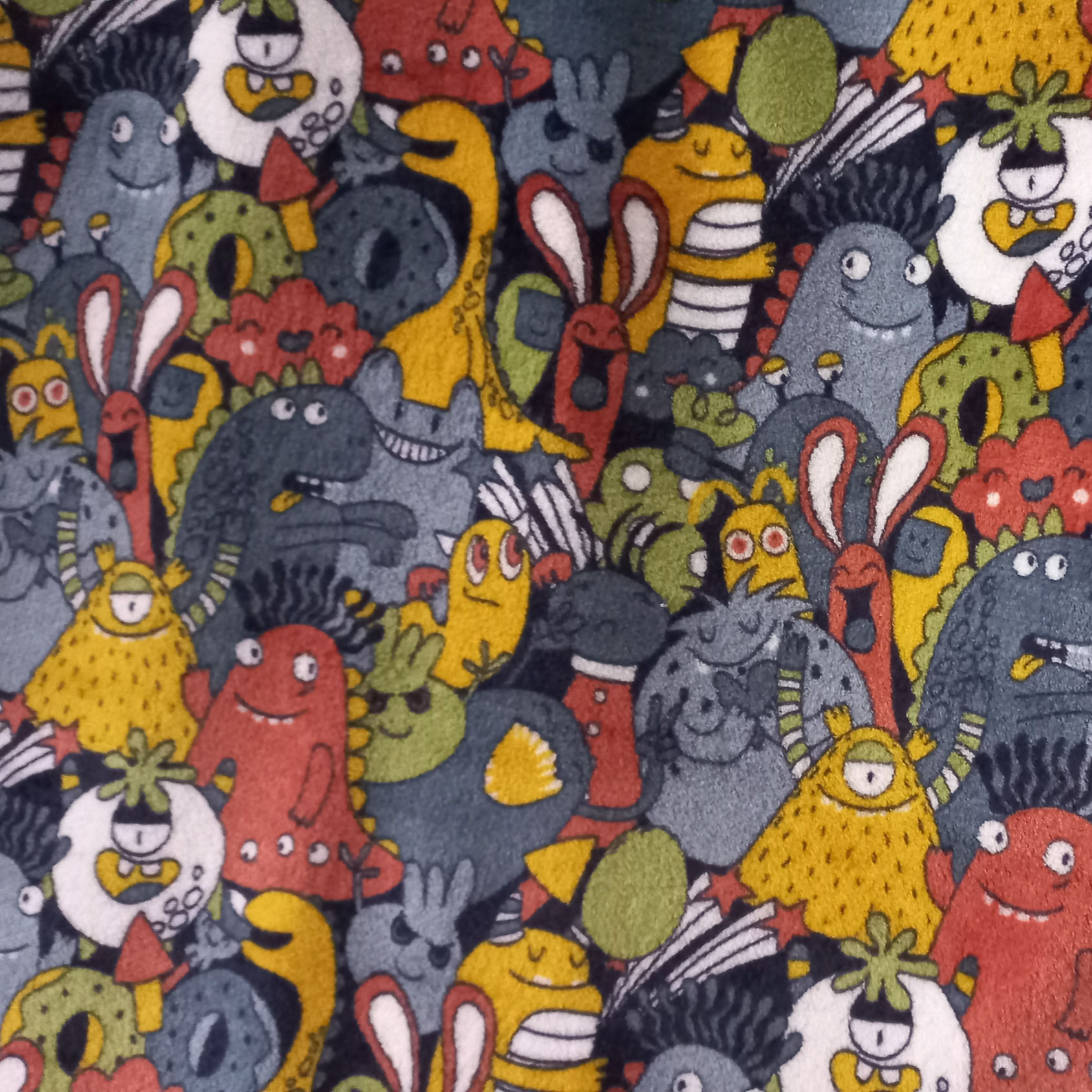 Polar estampado "Monstruos multicolor"