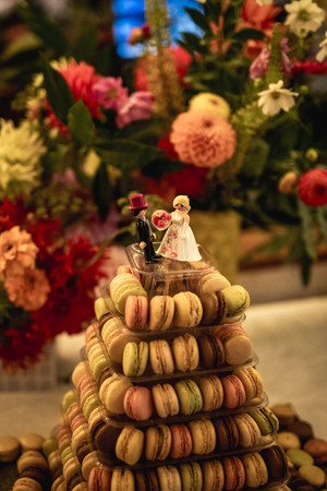 décoration mariage gâteau macarons