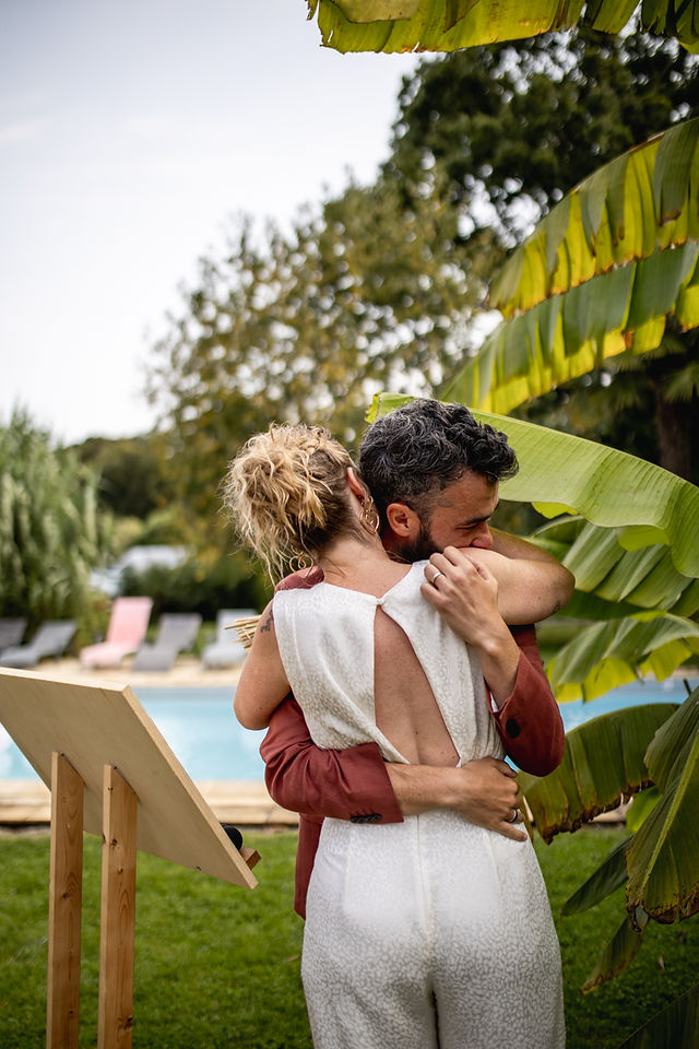 photographe mariage mariés cérémonie laïque exterieur piscine