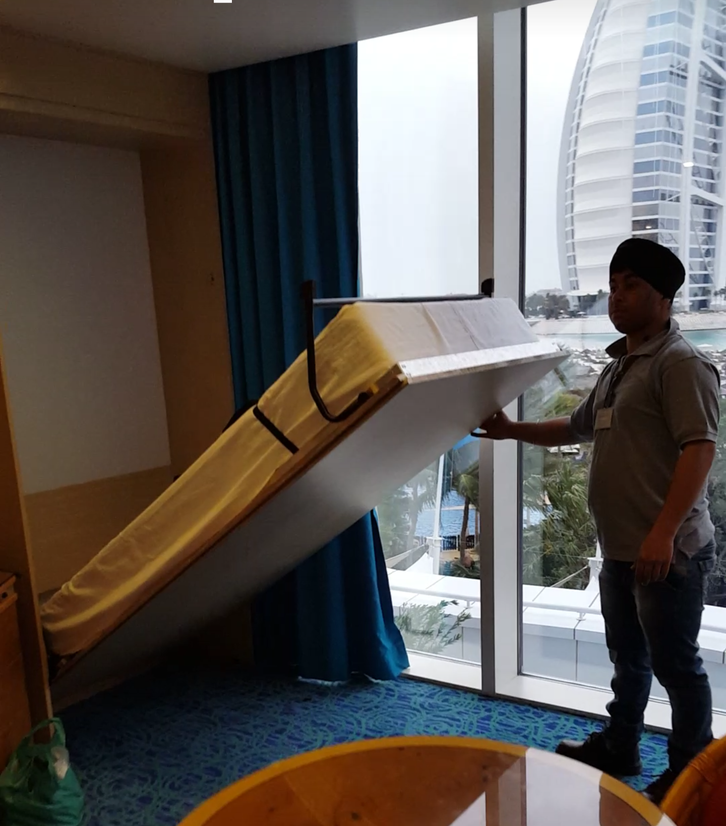 HOTEL EXTRA MURPHY BED