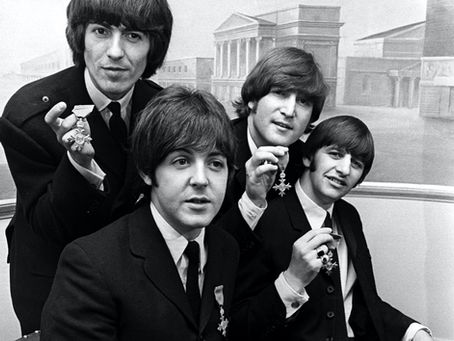 Elvis y los Beatles conquistan BogotĆ” en un tributo inolvidable