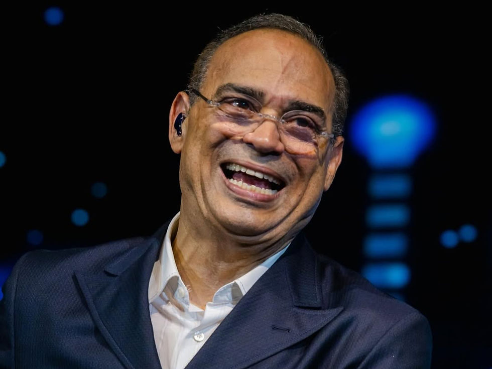 Gilberto Santa Rosa, el “Caballero de la Salsa”, será la gran figura del "FestiJazz Mompox 2025", donde promete deleitar con su inconfundible estilo y carisma. Créditos: Instagram @santarosalive.