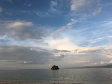 夕暮れ時の穏やかな海
