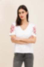 Miniature : T-shirt avec un dessin délicat de fleurs sur les épaules