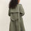 Miniature : Trench-coat long avec ceinture et volants