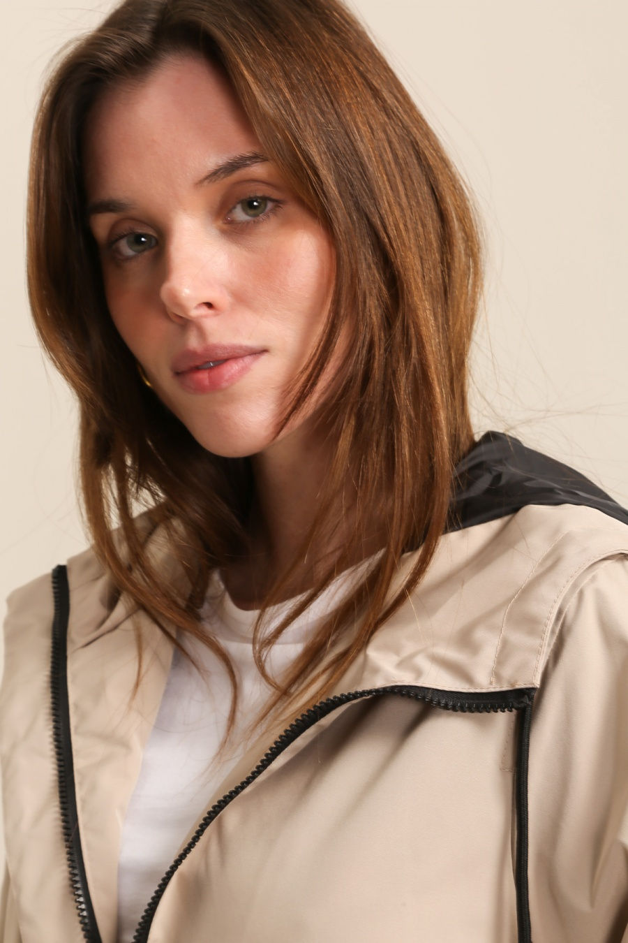 Miniature : Veste courte à capuche avec fermeture zippée