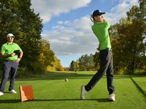 Florian Fritsch als Performance Coach beim Guided Training mit Trackman mit Spielern des Golfclub Stuttgart Solitude