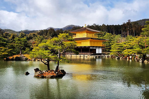 Kinkakuji (Golden Pavilion) in Kyôto.jpg