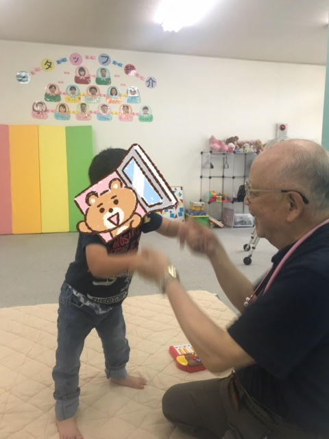 名古屋市南区医師会会長 井上先生が「愛あーる」を訪問して健康チェックを行いました。