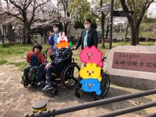 お花見に行ってきました!