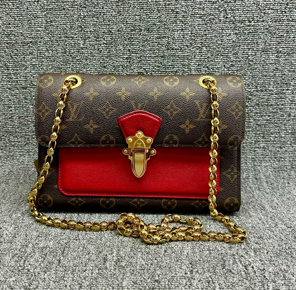 Thumbnail: Authentic Louis Vuitton Victoire Red chain shoulder bag (pre owned)