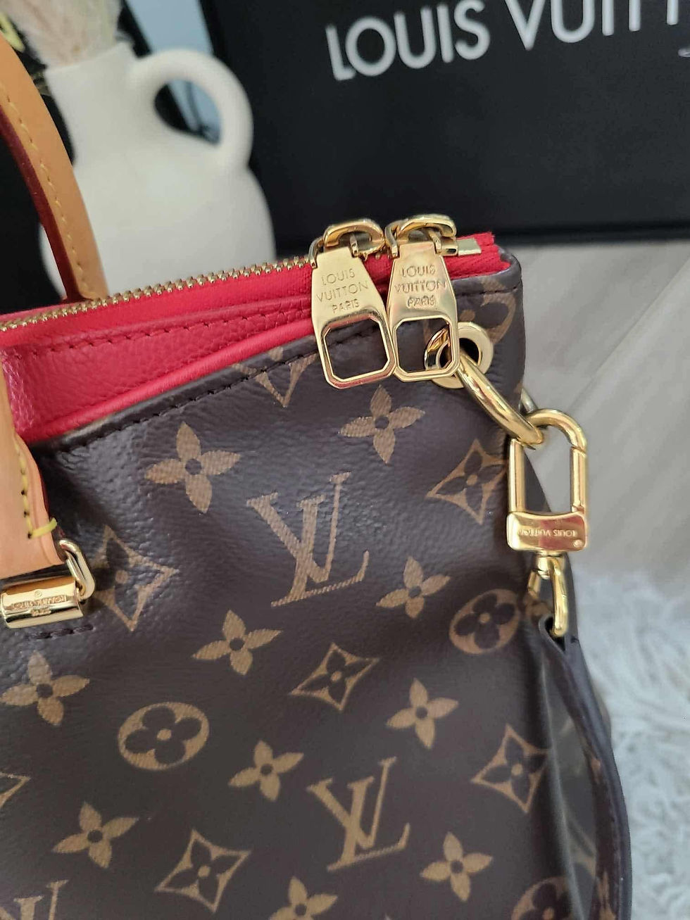 Thumbnail: Authentic Louis Vuitton Palla MM red cerise shoulder bag (pre owned)