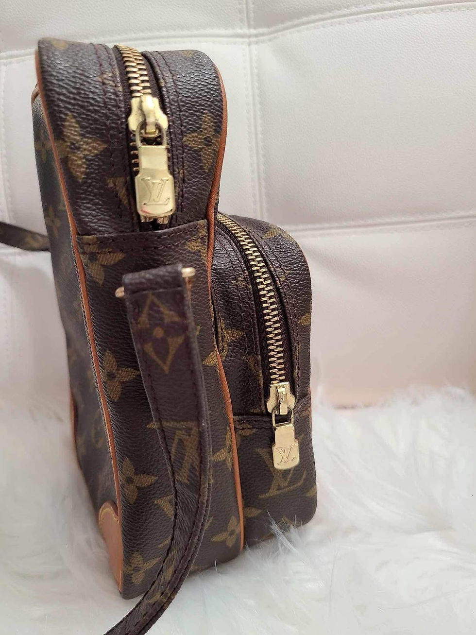 Thumbnail: Authentic Louis Vuitton Amazone crossbody (pre owned)