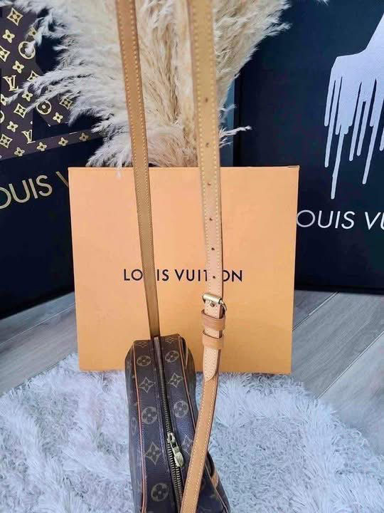 Thumbnail: Authentic Louis Vuitton Blois Crossbody monogram (pre owned)
