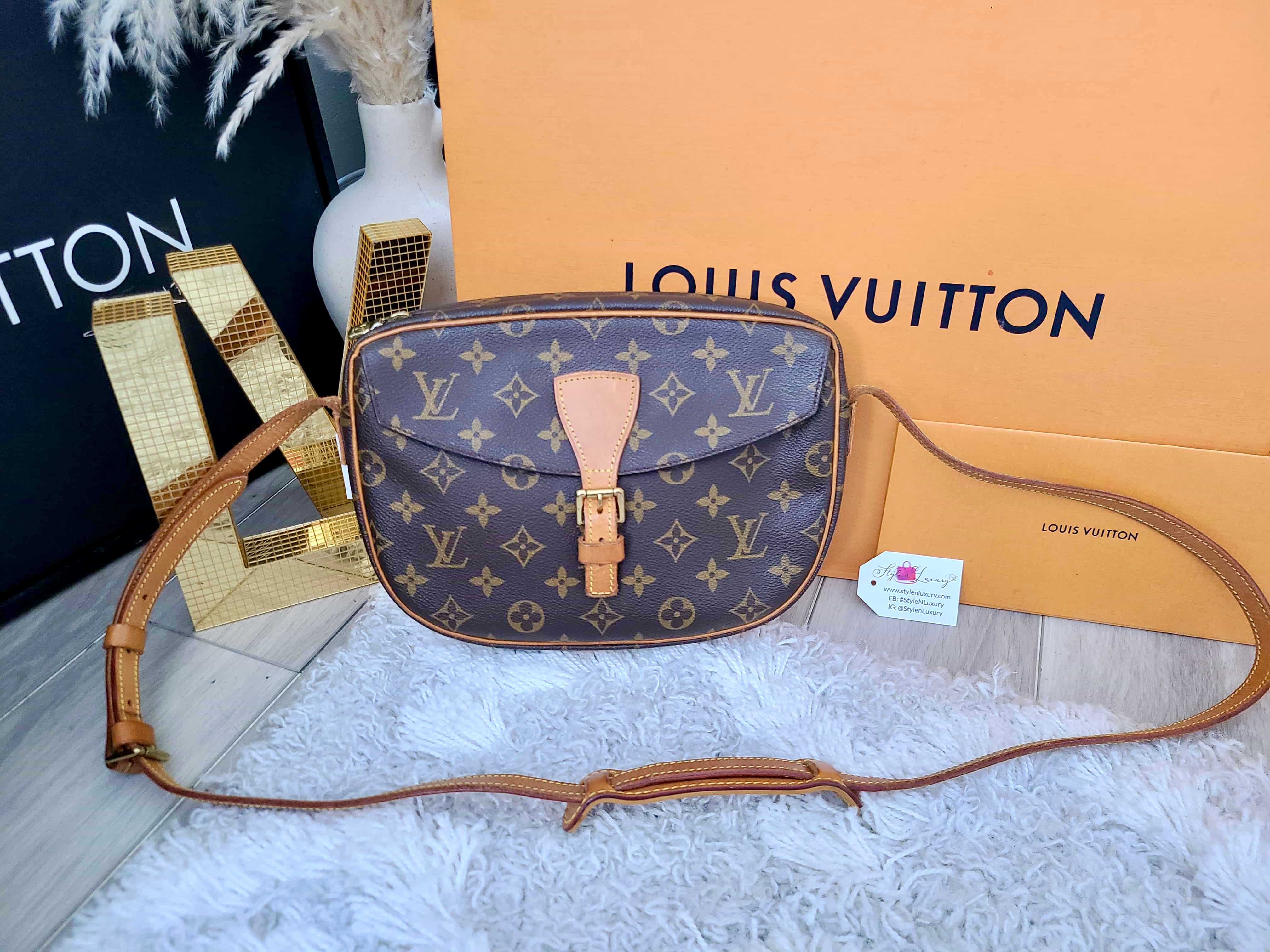 Authentic Louis Vuitton Jeune fille MM crossbody bag (pre owned)