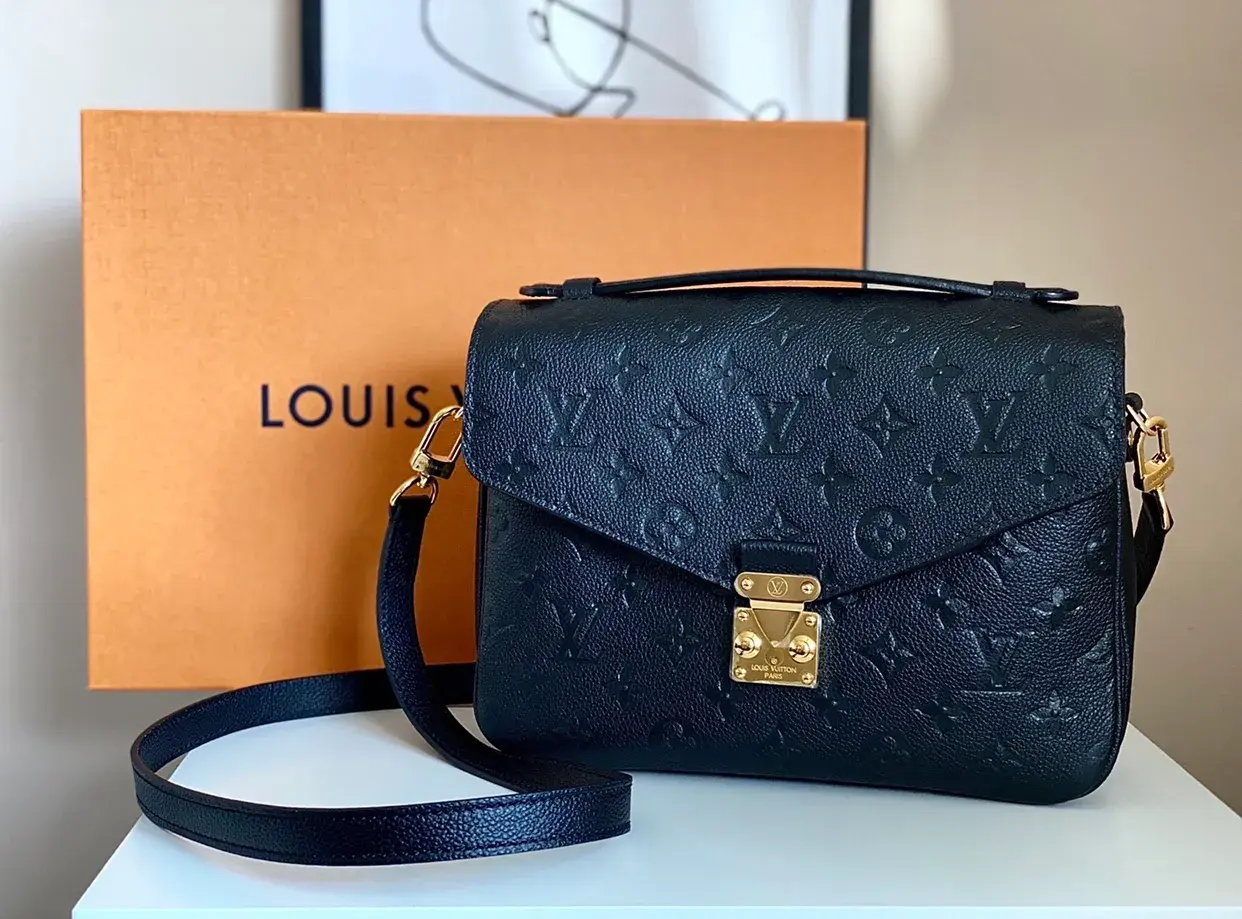 Authentic Louis Vuitton Empriente Noir Pochette metis crossbody (pre owned)