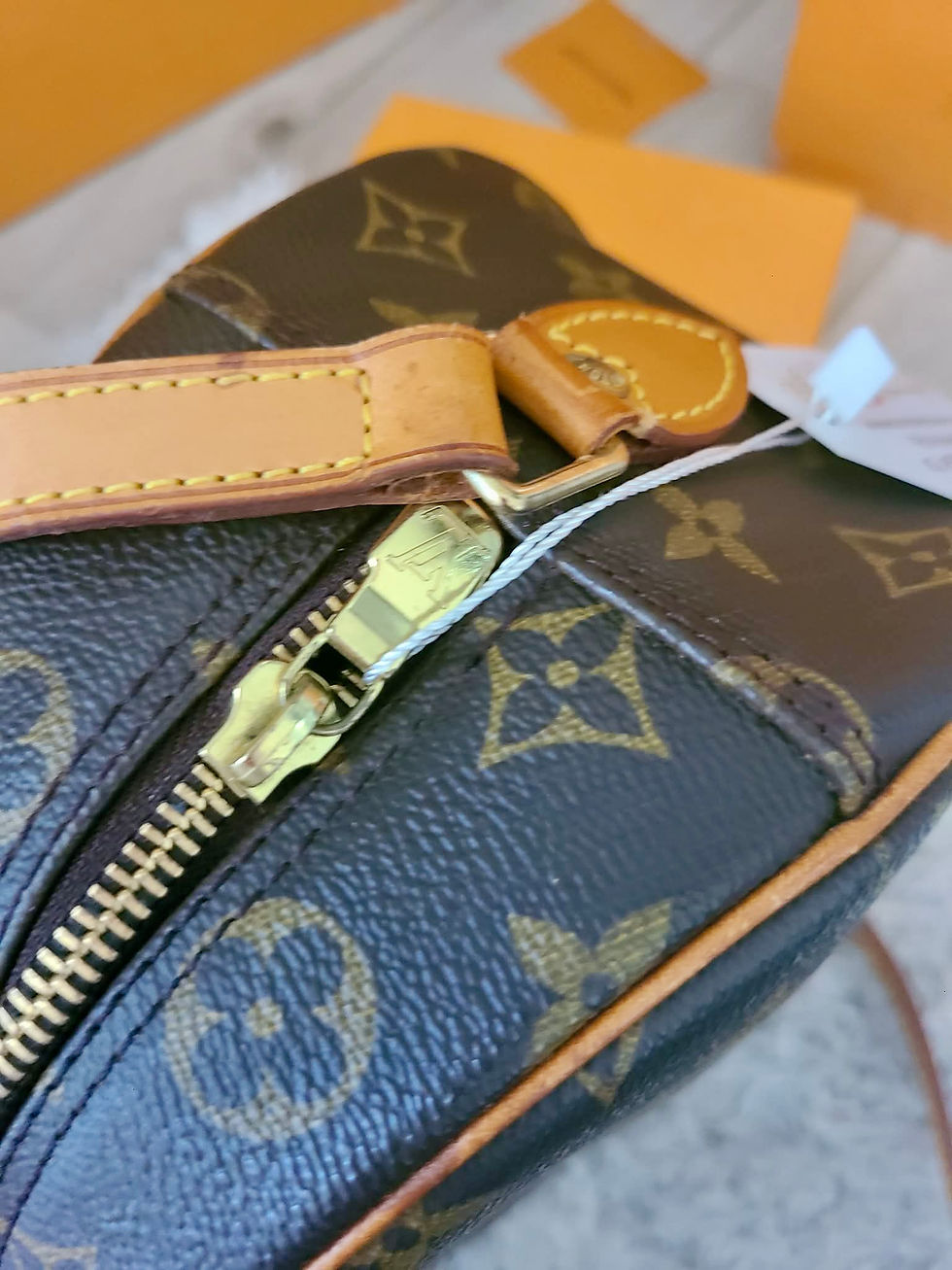 Thumbnail: Authentic Louis Vuitton Blois Crossbody monogram (pre owned)